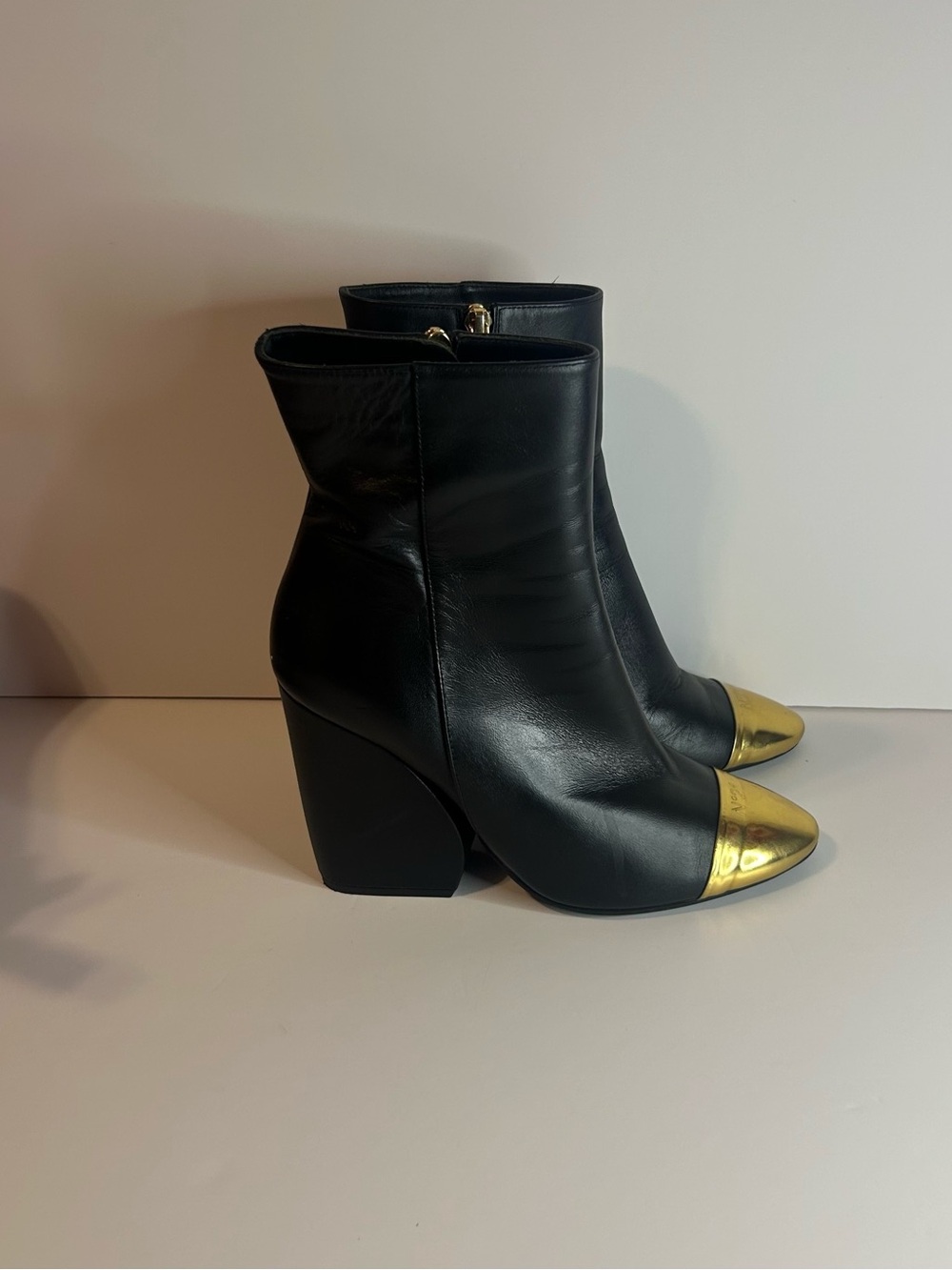 N°21 Black Leather Gold Cap Toe Ankle Boots EU 37 Made in Italy